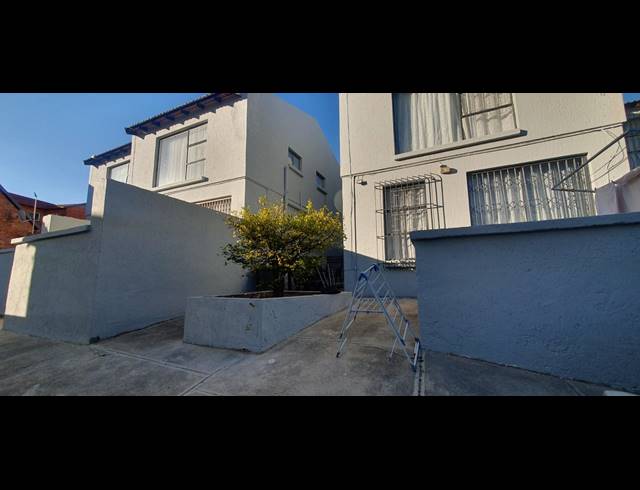 2 BEDROOM TOWNHOUSE FOR SALE IN WINCHESTER HILLS